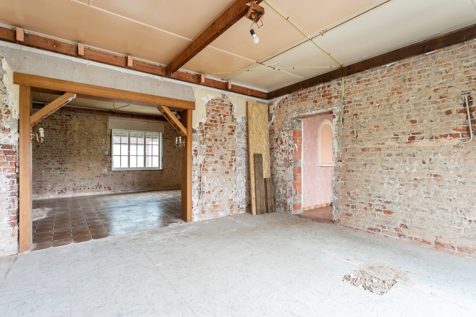 Ruime woning met veel potentieel in een groene omgeving op 39a 