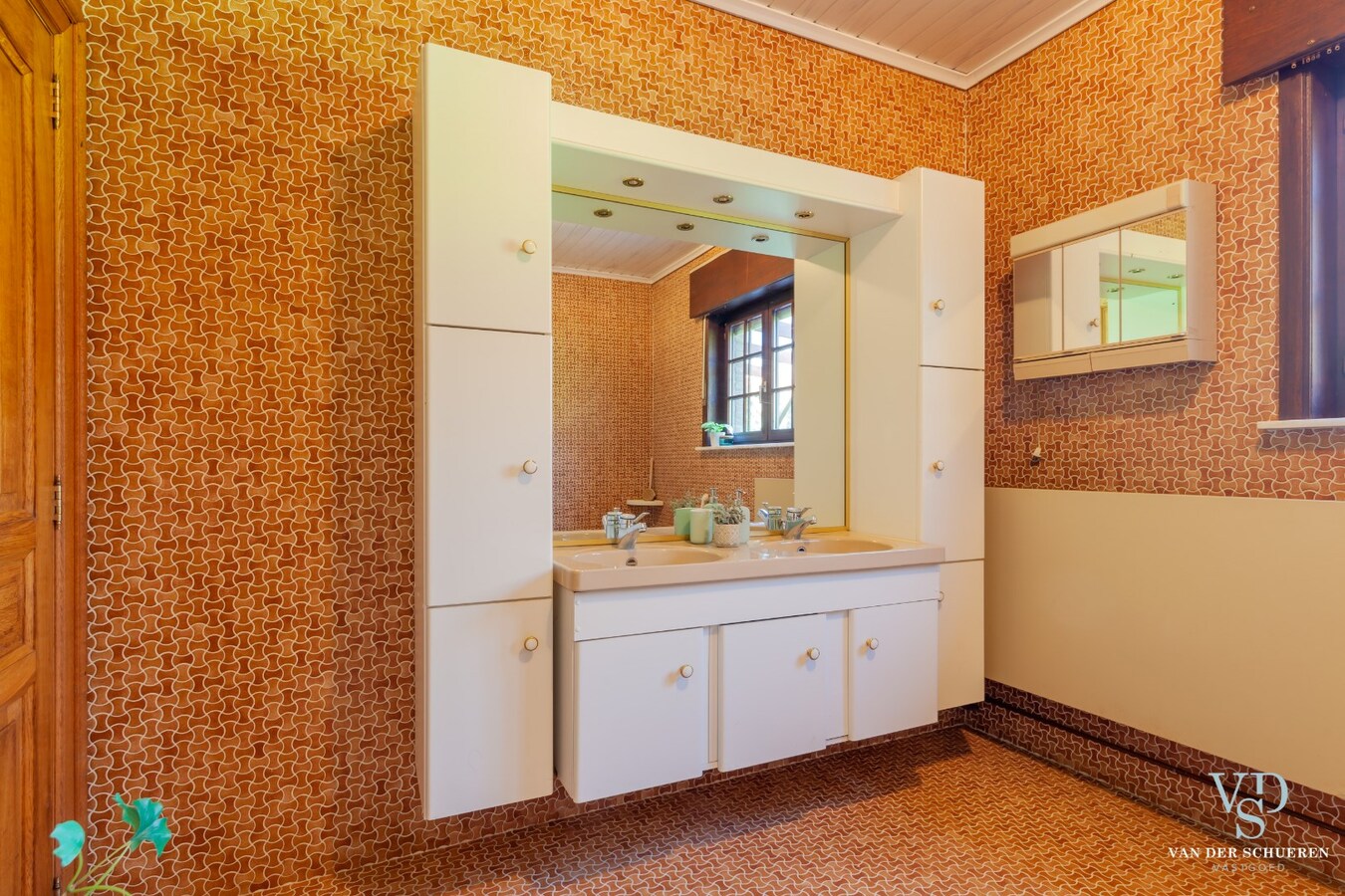 Exceptioneel landhuis met bijgebouw in groene omgeving 