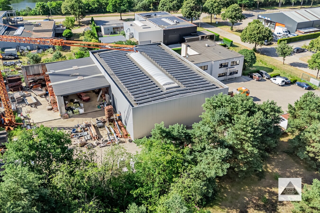 Industriegebouw 770m² met kantoren en woonst - perceel 45a 