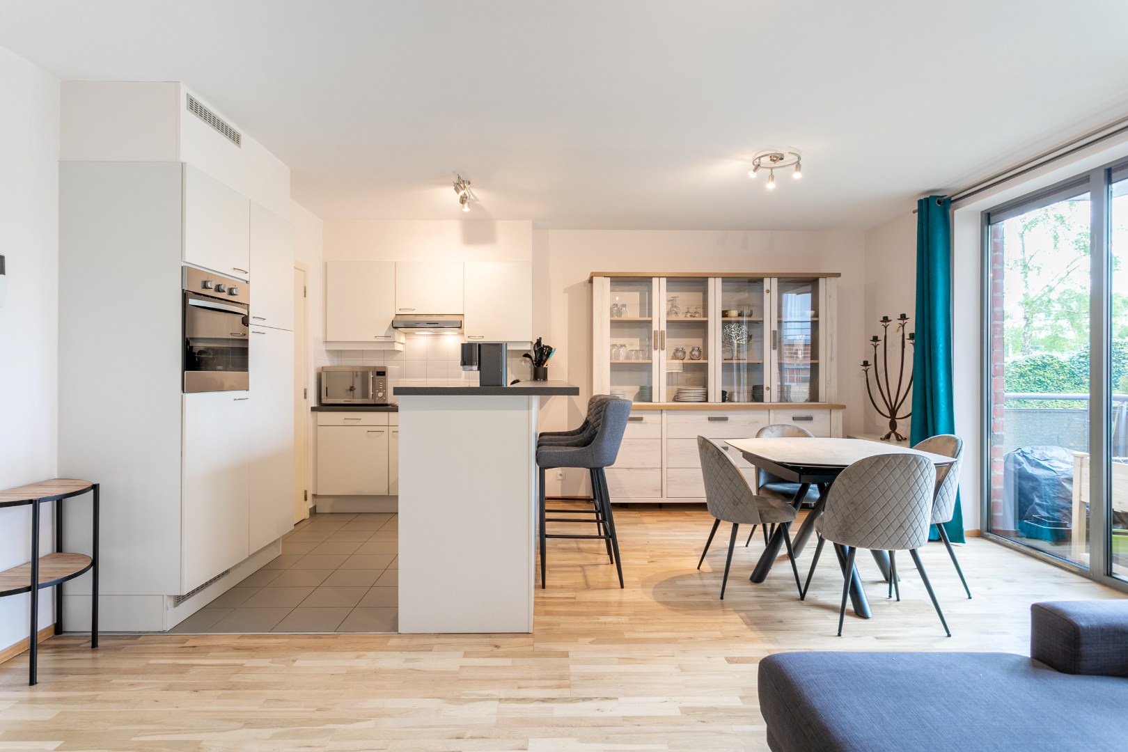 Instapklaar appartement met 2 slaapkamers, kelder en ondergrondse autostaanplaats 