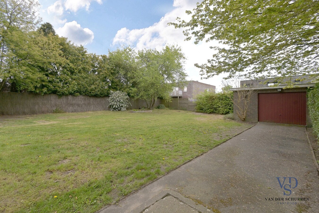 Degelijk, ruime villa. 