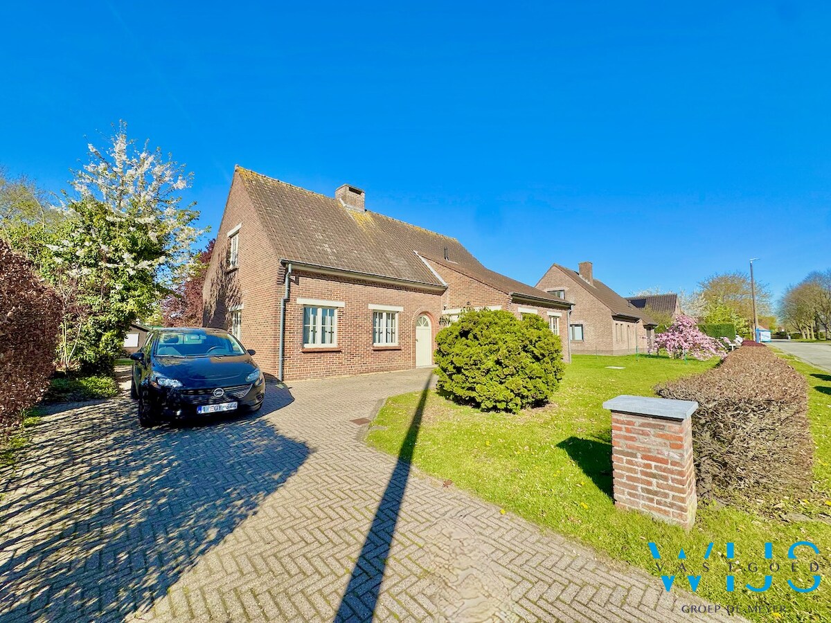 Instapklare gezinswoning met 4 slaapkamers in woonwijk te EVERGEM ! 