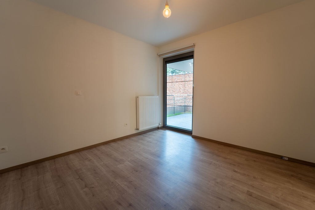 GUNSTIG GELEGEN 2 SLAAPKAMER APPARTEMENT 94 M² MET ONDERGRONDSE AUTOSTANDPLAATS EN KELDERBERGING IN HET CENTRUM VAN ZOLDER 