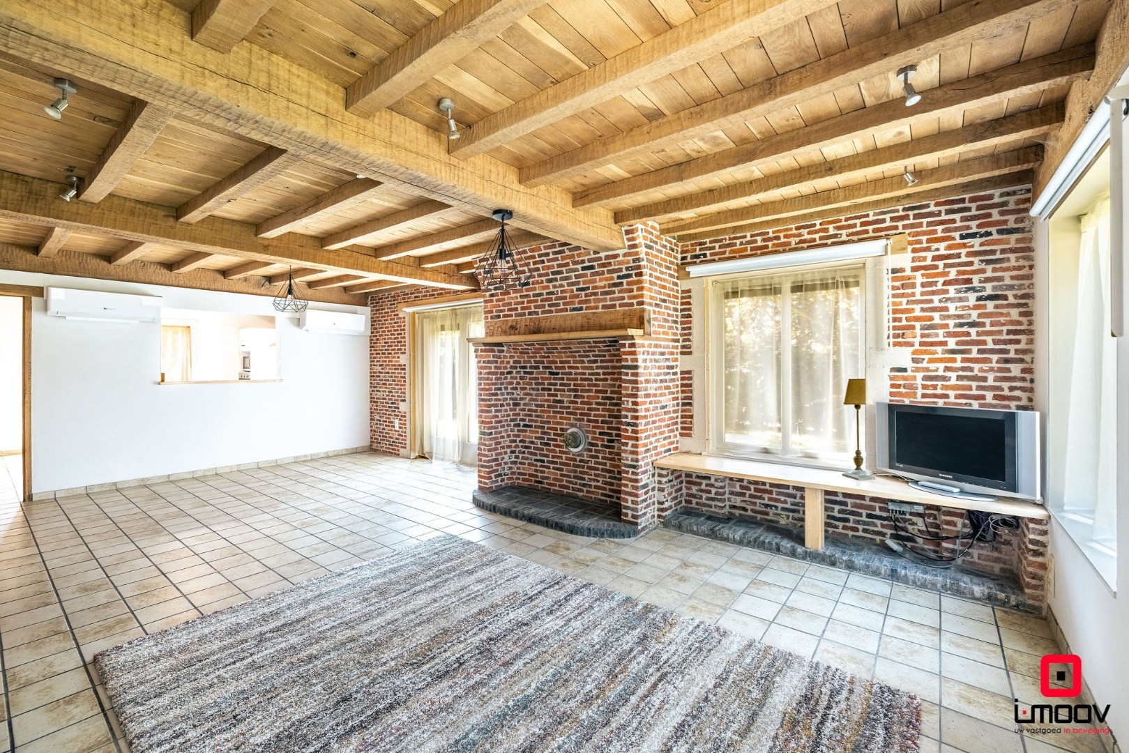 Vrijstaande woning met 5 slaapkamers en polyvalente loods te De Pinte 