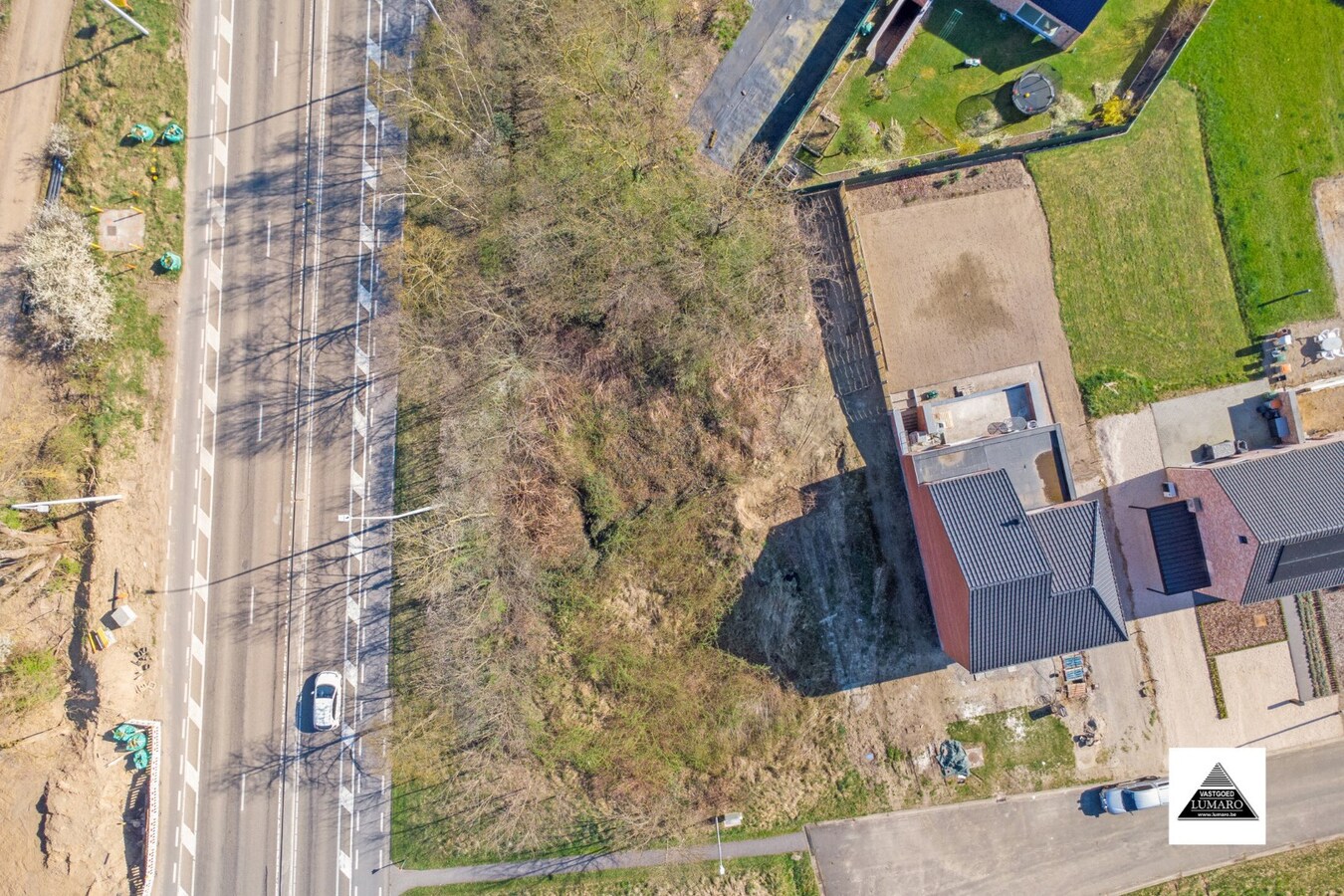 Bouwperceel voor een 3-gevelwoning. Tegenover Park- en Natuurgebied. Nabij Oud Kanaal en de Boslaan. 