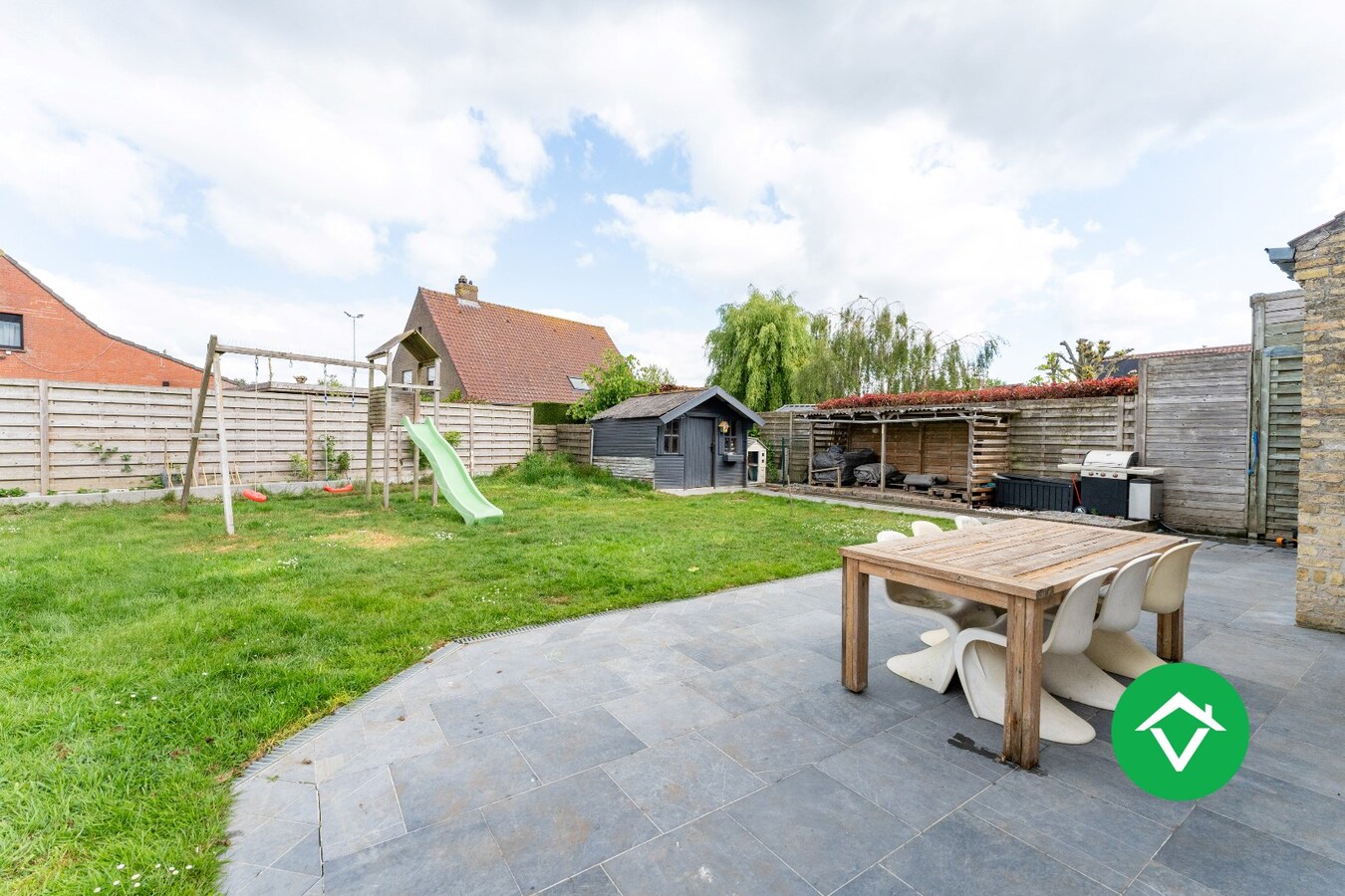 Landelijke gezinswoning met rustige ligging, 3 slaapkamers en een inpandige garage 