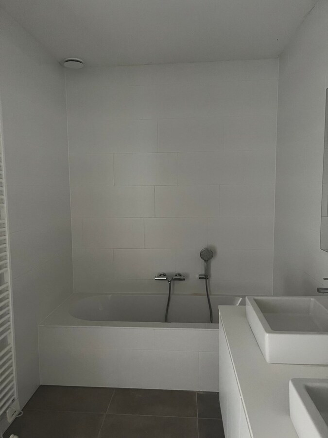 Ruim 2 slpk-appartement incl. staanplaats en kelderberging. 