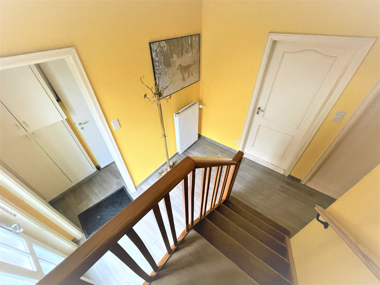 Statige halfopen woning met 3 slaapkamers en garage 