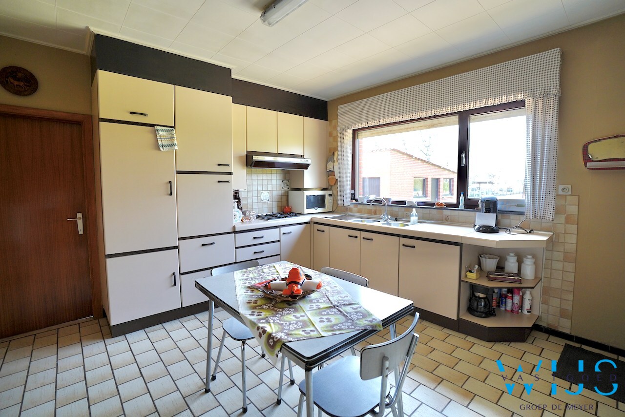 Open bebouwing op fenomenaal perceel van 2.108 m² te Oosteeklo ! 