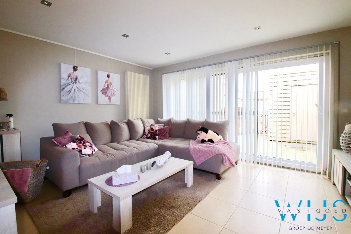 GELIJKVLOERS appartement met 2 slaapkamers &amp; garage te Ertvelde! 