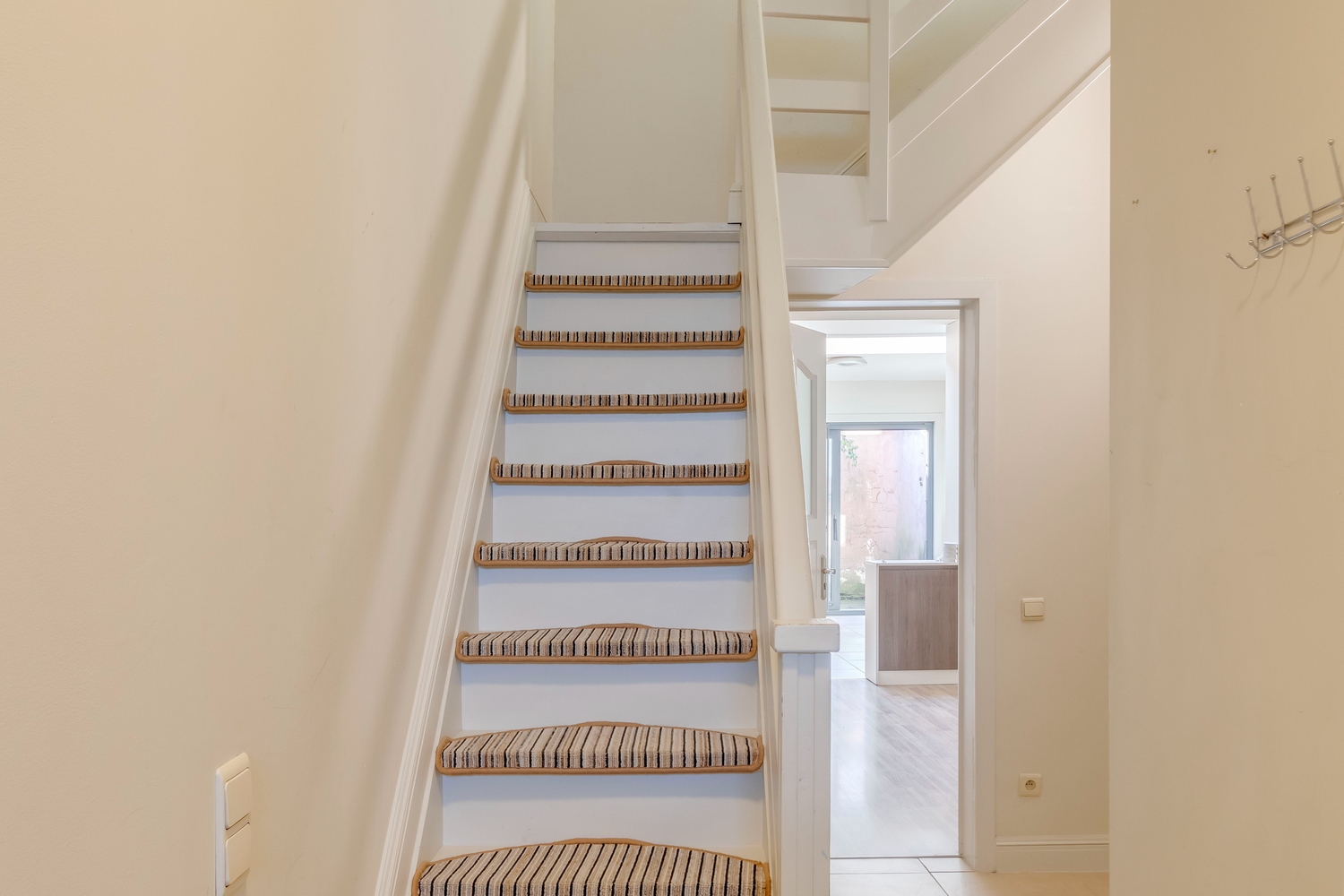 Mooie halfopen bebouwing met zeer ruime kamers 