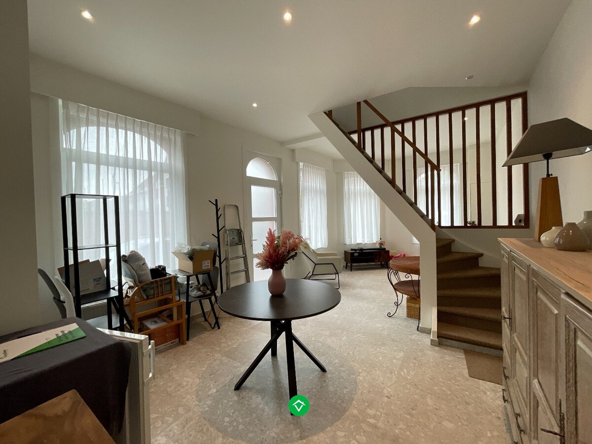 Gerenoveerde woning met 2 slaapkamers in centrum Roeselare 