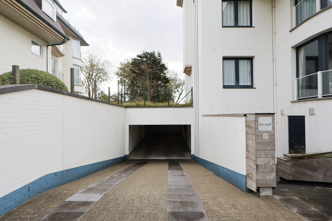 Ruime garage in Residentie Eden Garden 