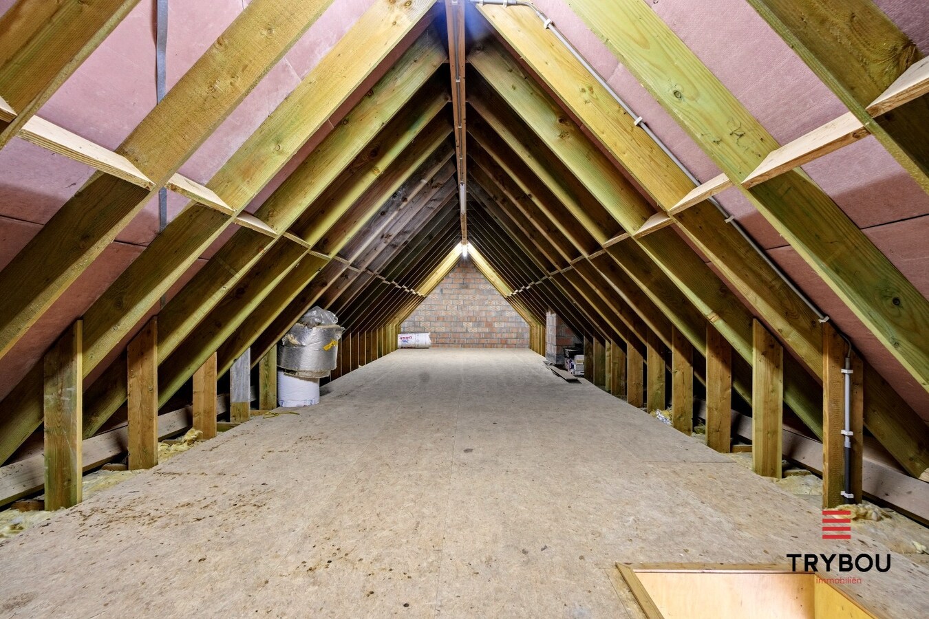 Ruime halfopen woning met 5 slaapkamers te koop in Werken met garage en ruime tuin! 