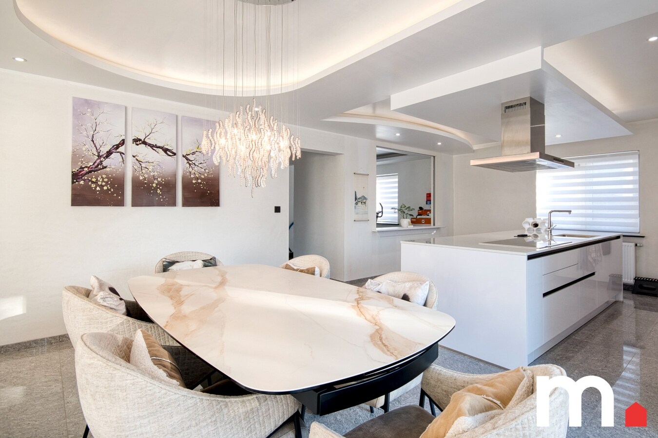 Gerenoveerd centraal gelegen woonst met praktijkruimte te Moorsele ! 