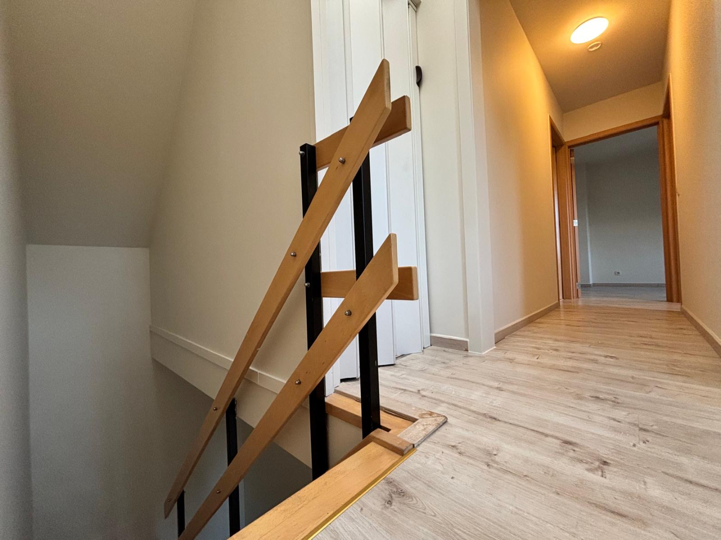 Ruime gerenoveerde duplex nabij centrum Balen te huur 