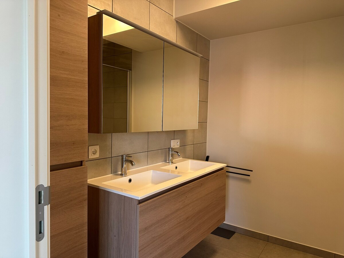 Recent appartement met 2 slaapkamers en terras 