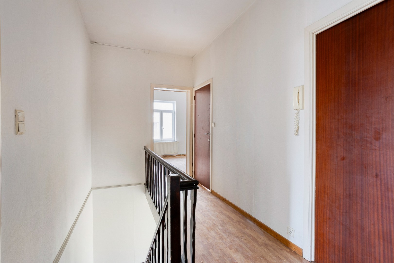 TE RENOVEREN WONING met 2 woonéénheden en tuin – 1640 SINT-GENESIUS-RODE 