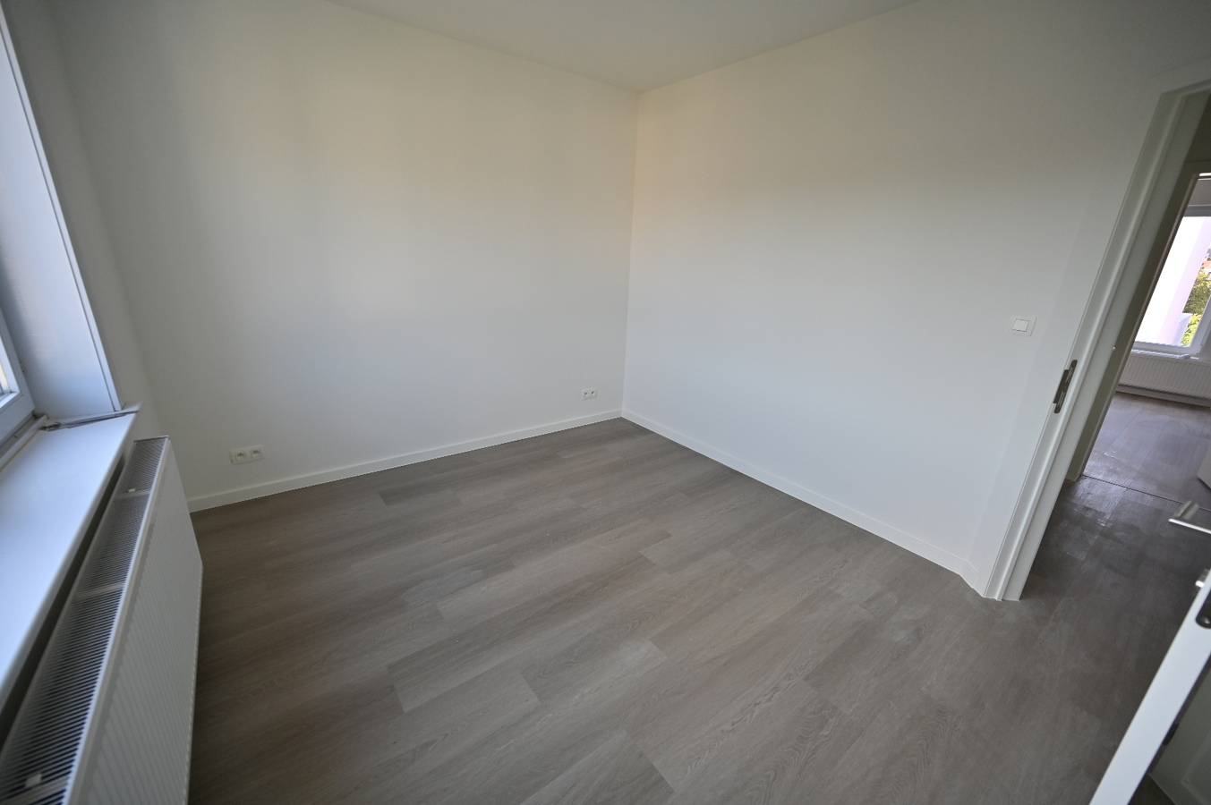 VOLLEDIG VERNIEUWD KNUS 2 SLAAPKAMER APPARTEMENT 