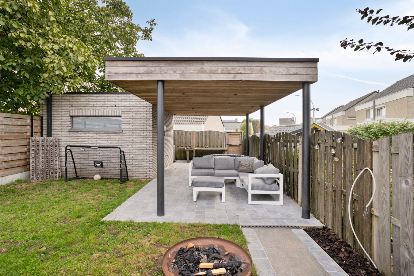 Instapklare gezinswoning in Ledegem met 3 slaapkamers en een tuin met uitweg. 