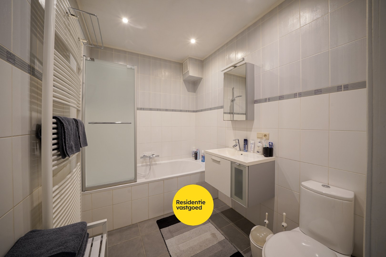 Ruime bel-étage woning met tuin en garage op rustige ligging te Bredene 