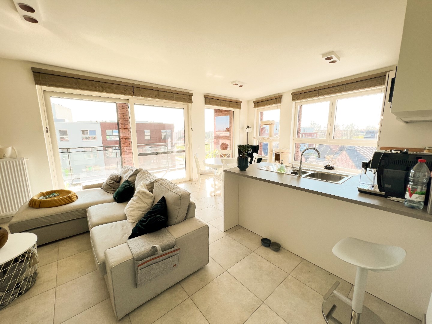 Harelbeke, klassevol 2 slaapkamer appartement met garage 275.000 euro 