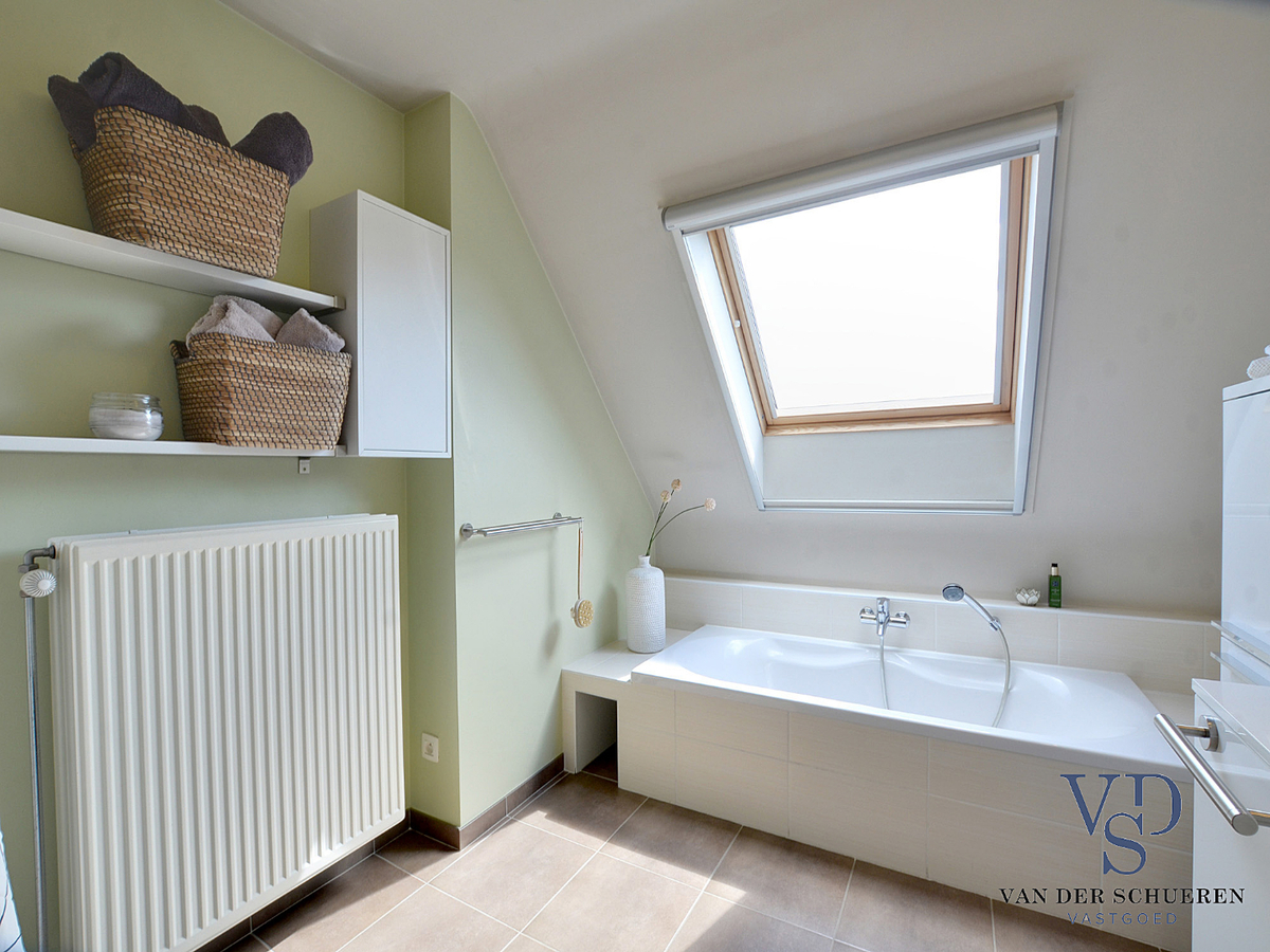 Eigentijdse, energiezuinige Open Bebouwing. Tijdloos én praktisch ! 