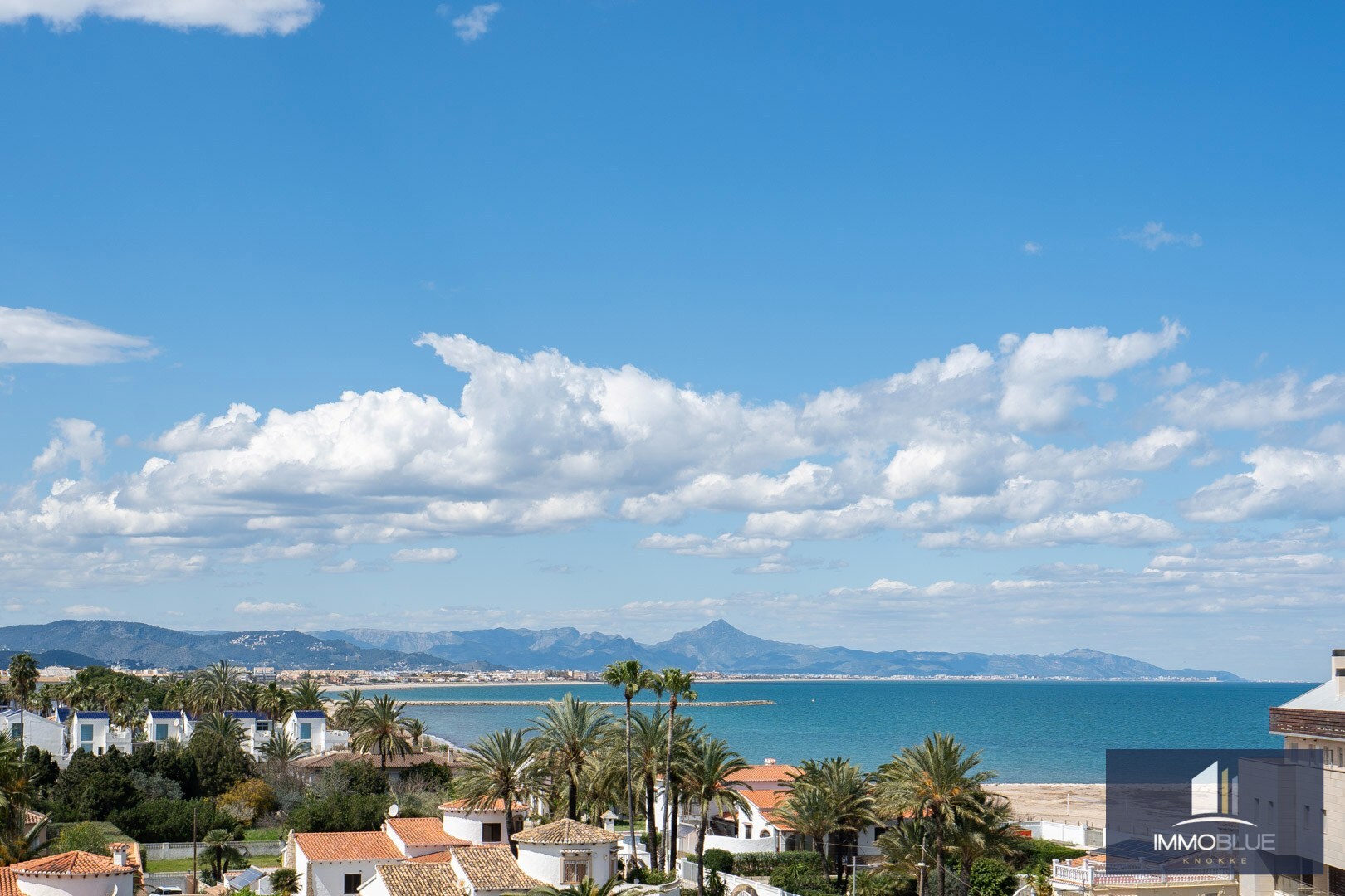 penthouse de luxe avec vue panoramique sur la mer et terrasses très spacieuses 