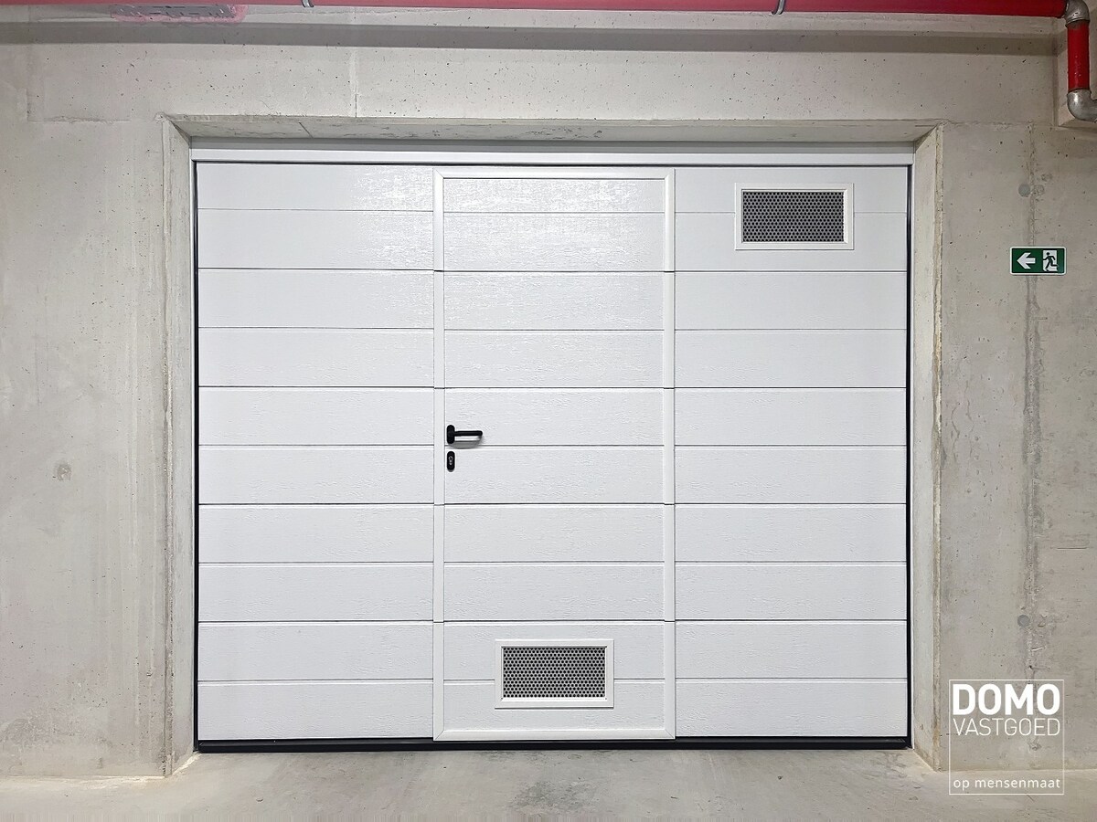 RUIM APPARTEMENT MET PRACHTIG TERRAS, LIFT EN GARAGEBOX IN CENTRUM KERMT 