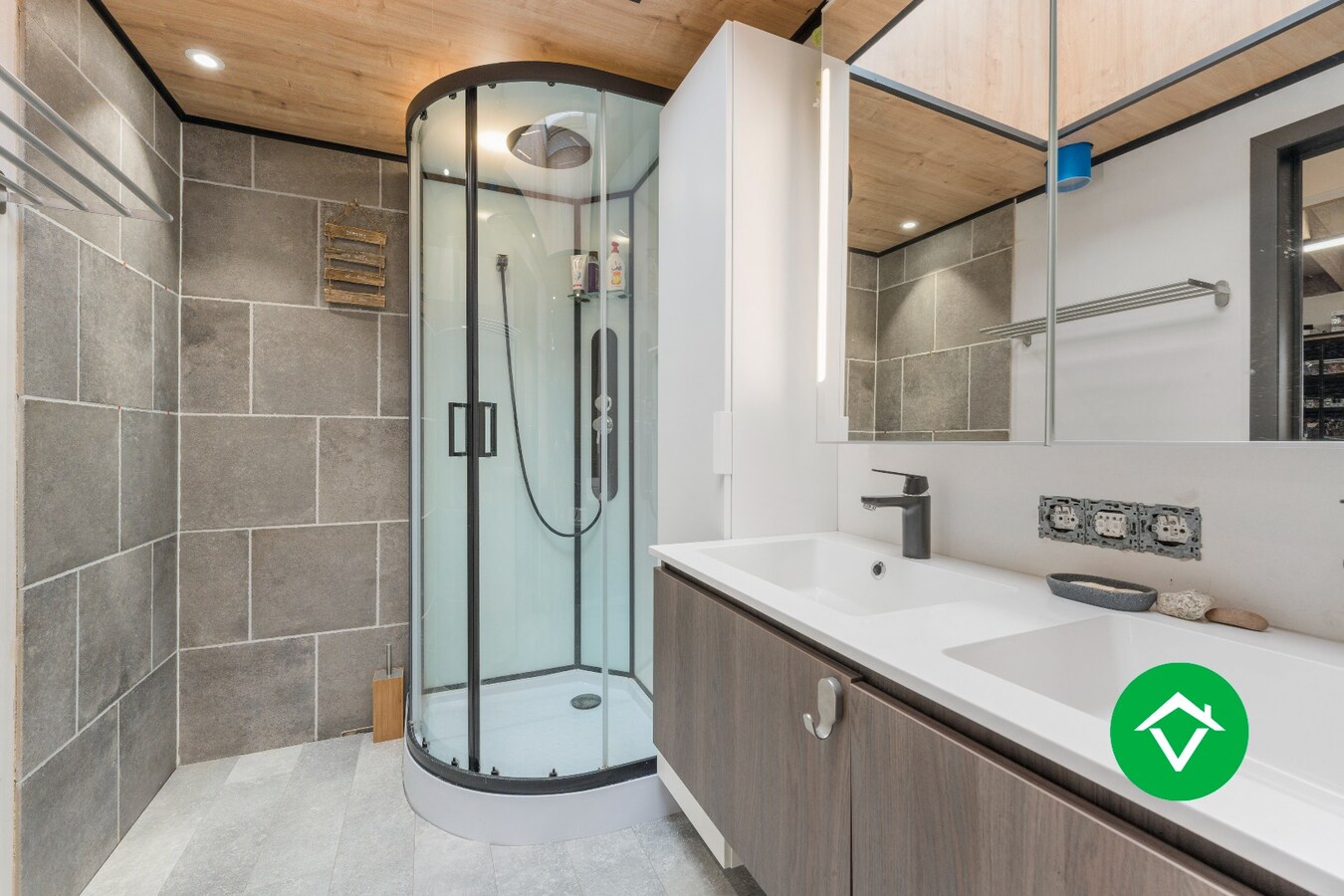 Energiezuinige, instapklare gezinswoning op 716 m² met zonnige tuin en vlotte verbindingen 