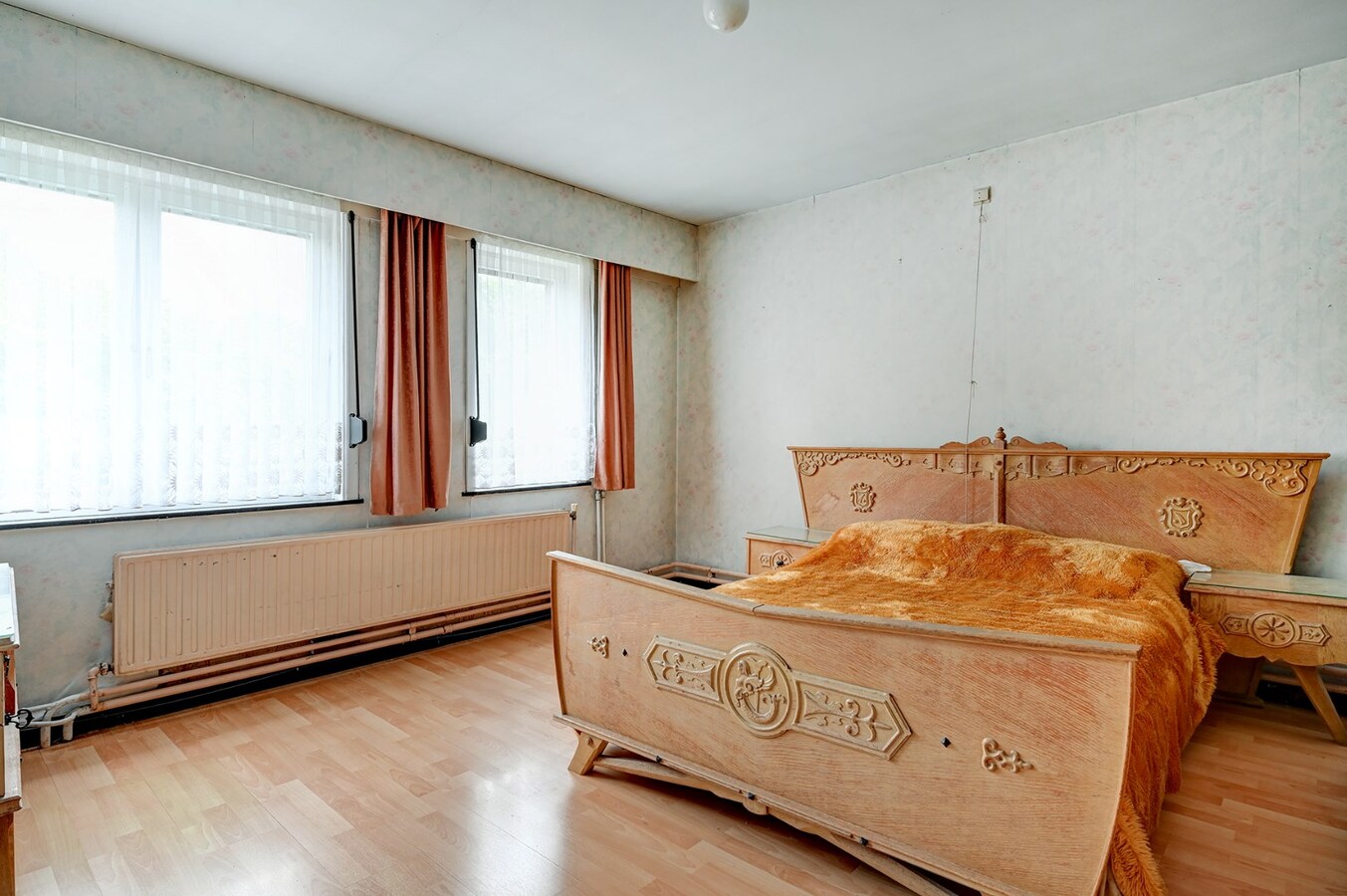 Ruime woning met werkplaats op een perceel van circa 30 are 