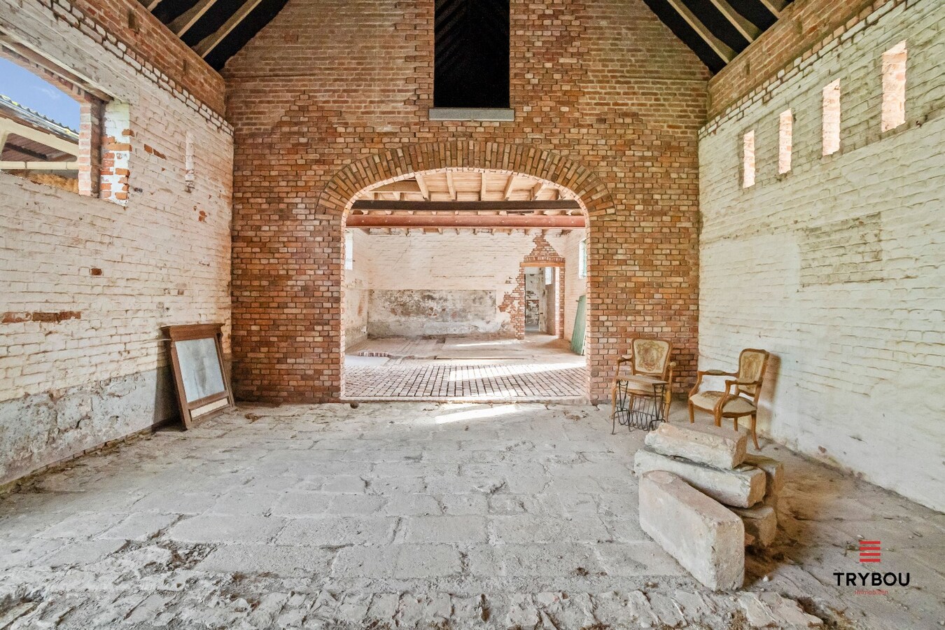 Prachtige hoeve bestaande uit woning met diverse bijgebouwen 