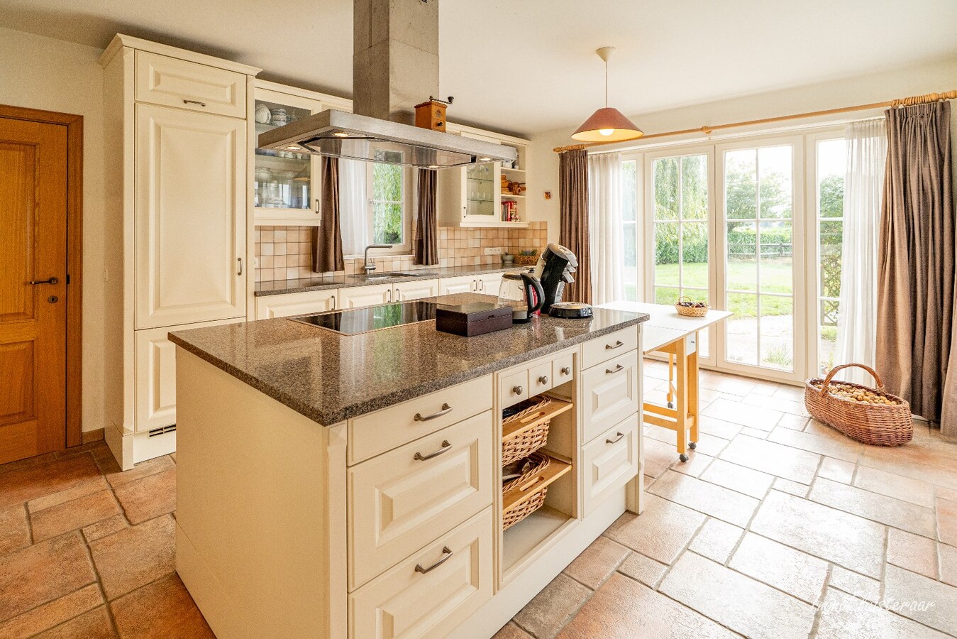 Instapklare hoeve met paardenfaciliteiten op ca. 2,5 ha te Gruitrode (Oudsbergen) 