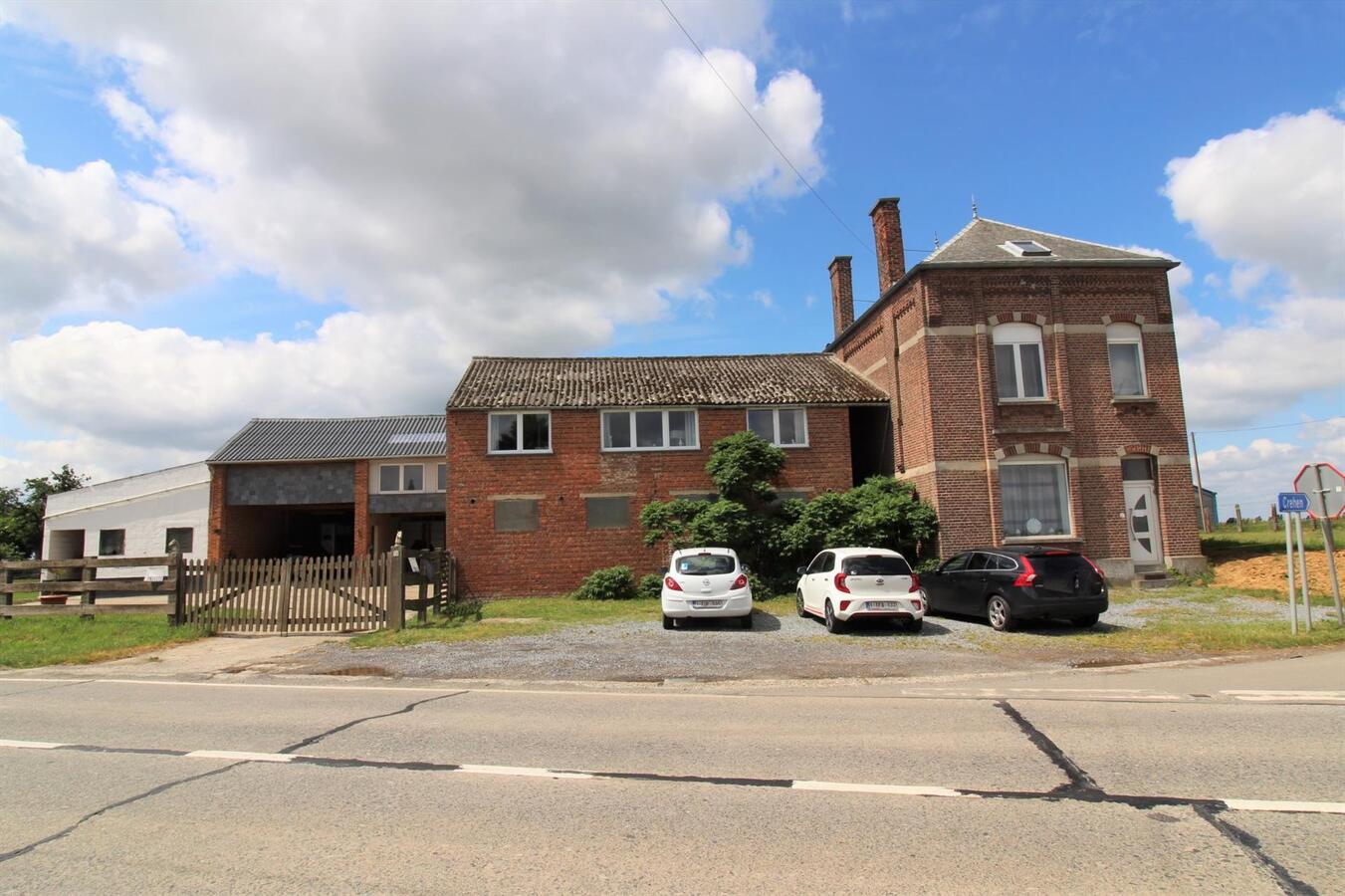 Maison avec centre équestre et appartement supplémentaire sur environ 1.3ha à Hannut (Liège) 