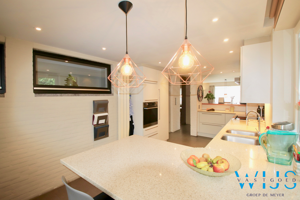 Instapklaar stijlvol woonhuis met leuke tuin te Assenede ! 