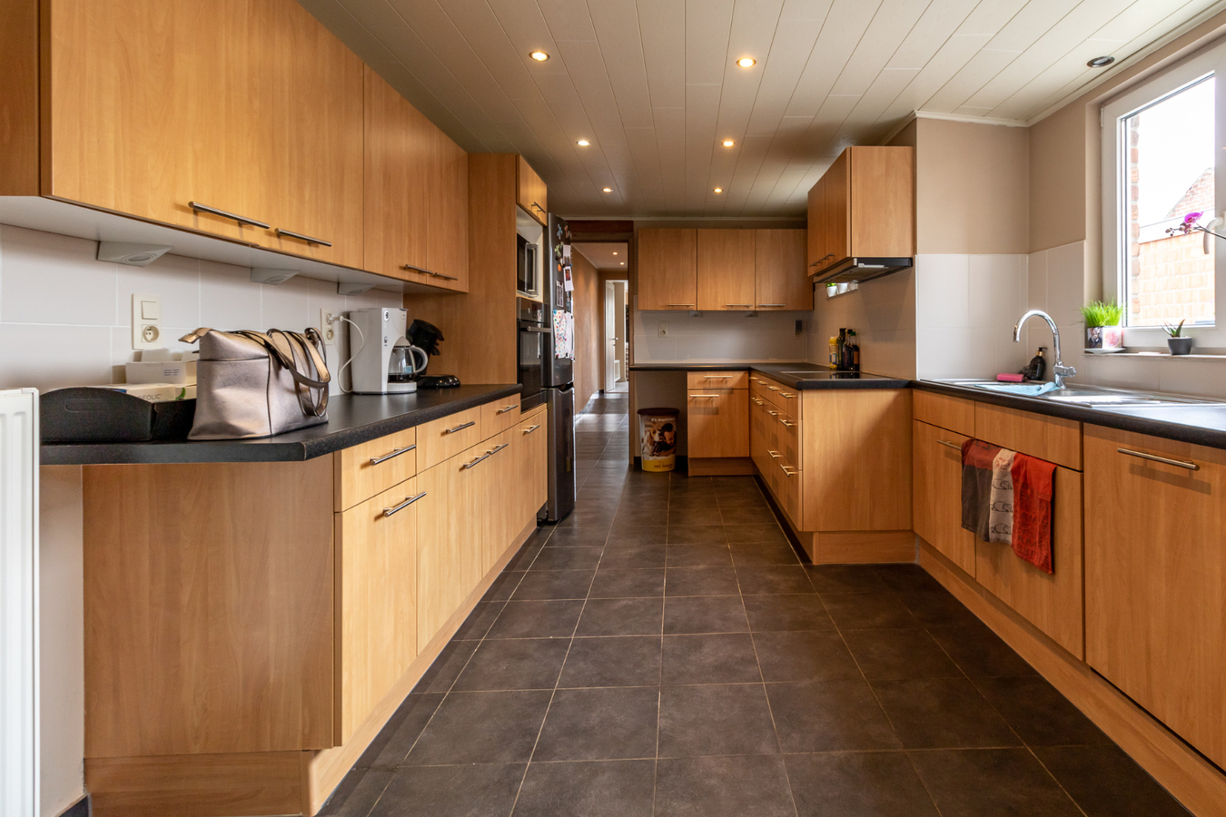 Instapklare gezinswoning met grote tuin en landelijke verzichten te Ichtegem 