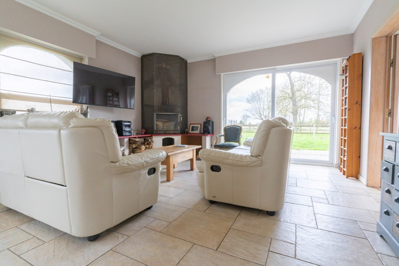 Ensemble immobilier érigé sur 2448m² (Corps de ferme, profession libérale, SPA Airbnb) 