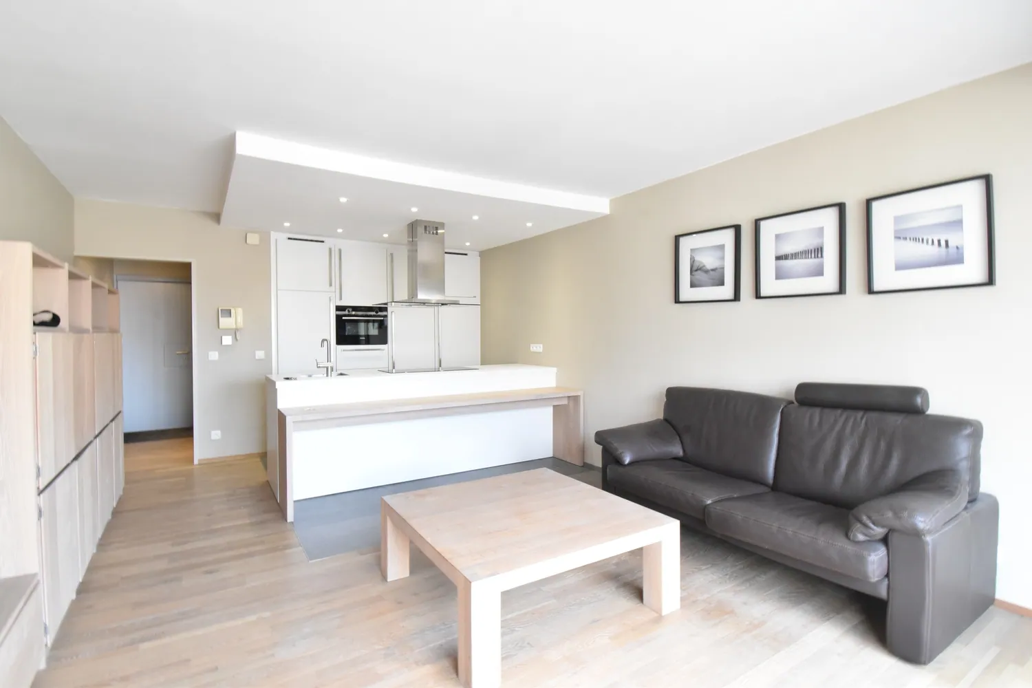 Gerenoveerde studio centraal gelegen op de Lippenslaan vlakbij de Zeedijk te Knokke.