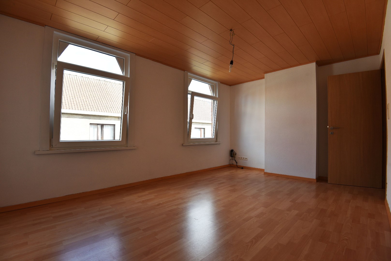 Charmante rijwoning met tuintje te centrum Eeklo 