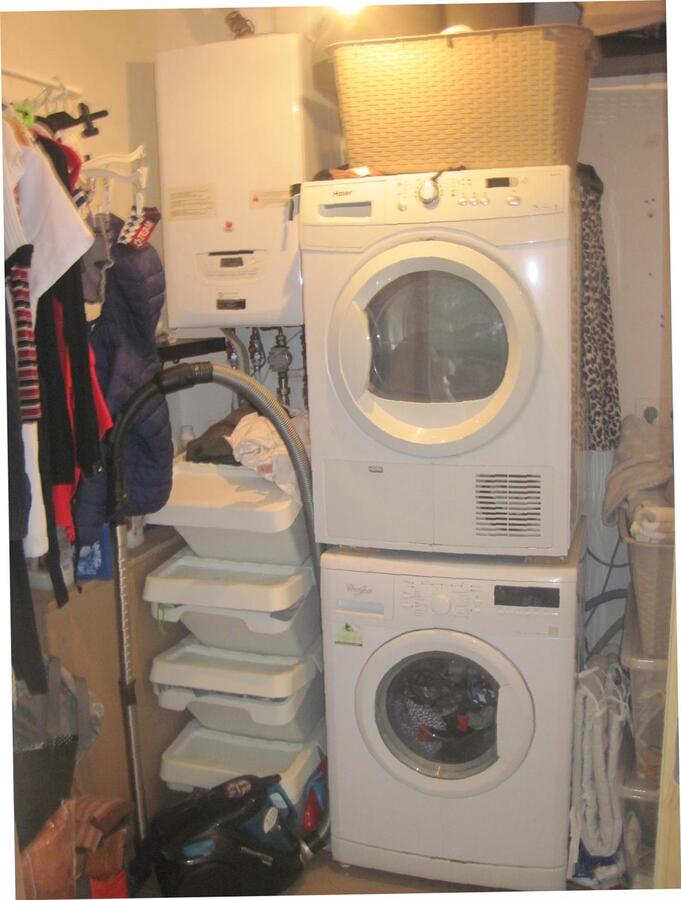 Ruim gelijkvloers appartement met terras en tuintje. Incl. afz. garage ! 