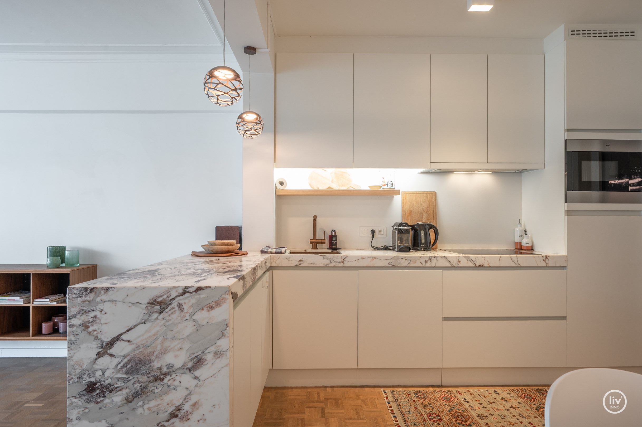 Modern en stijlvol gerenoveerd appartement in hartje Knokke. 