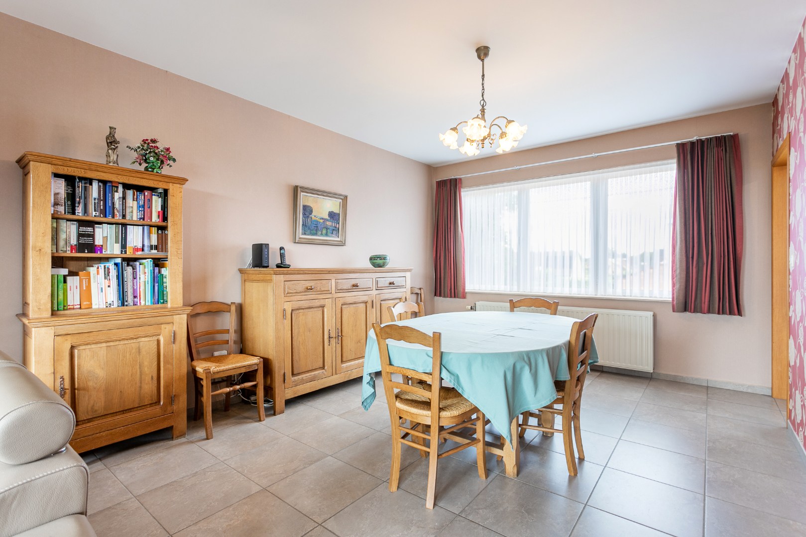 Verzorgde 3-gevelwoning met 3 slpk en tuin te Halle 