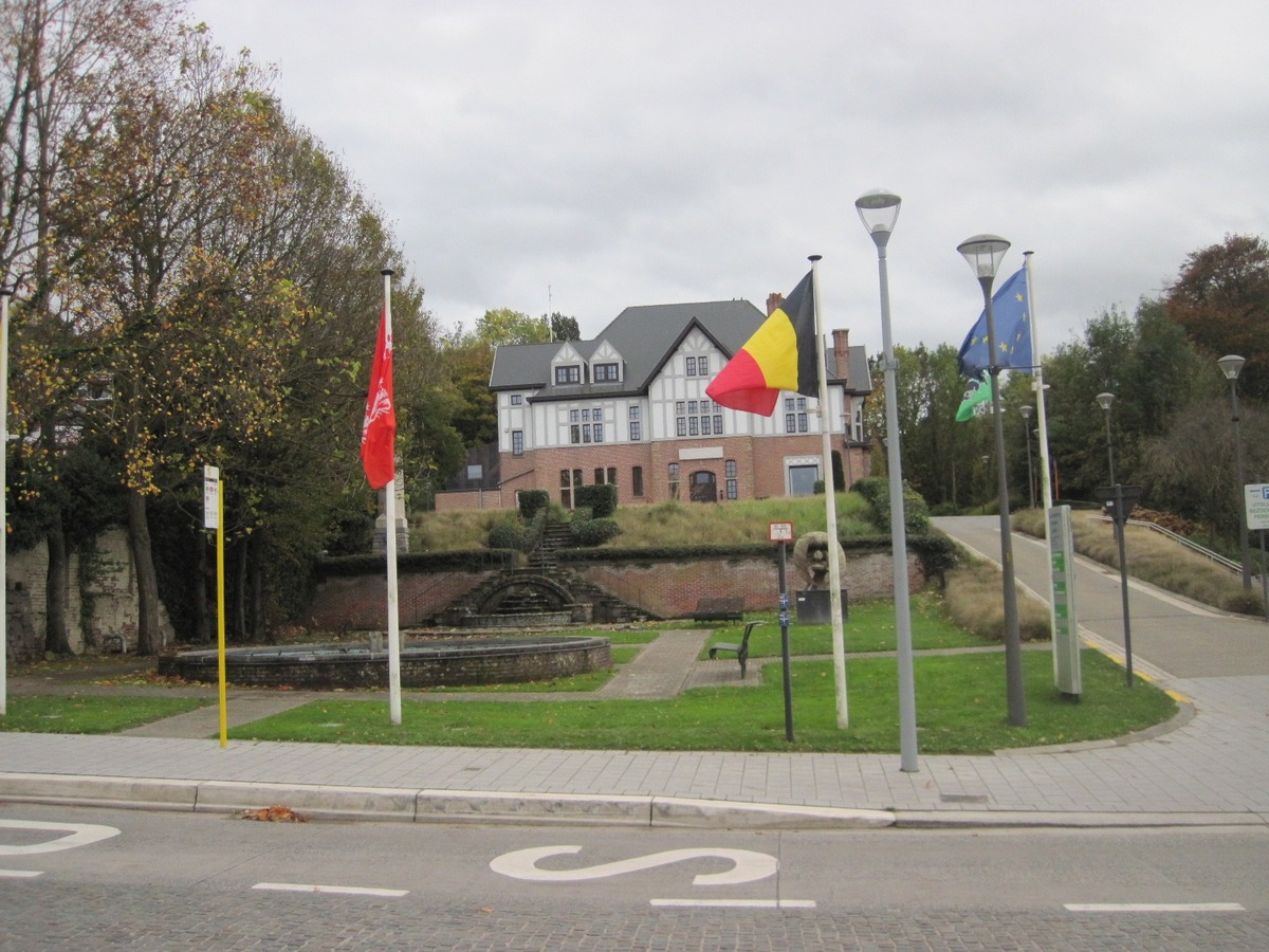 Multi-funktioneel pand. Verhuurd met rendement van > 4% ! 