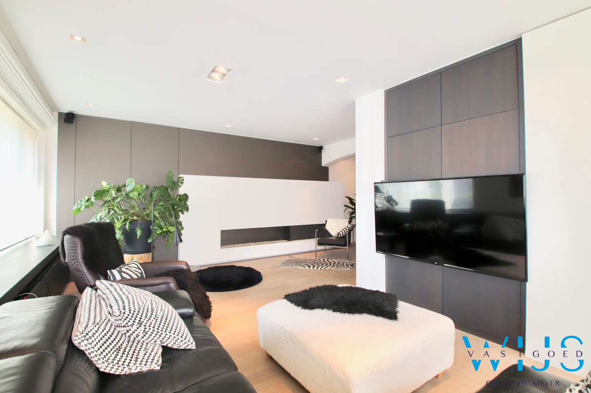 Karaktervol woonhuis met 5 slaapkamers &amp; prachtige tuin te CENTRUM Assenede ! 