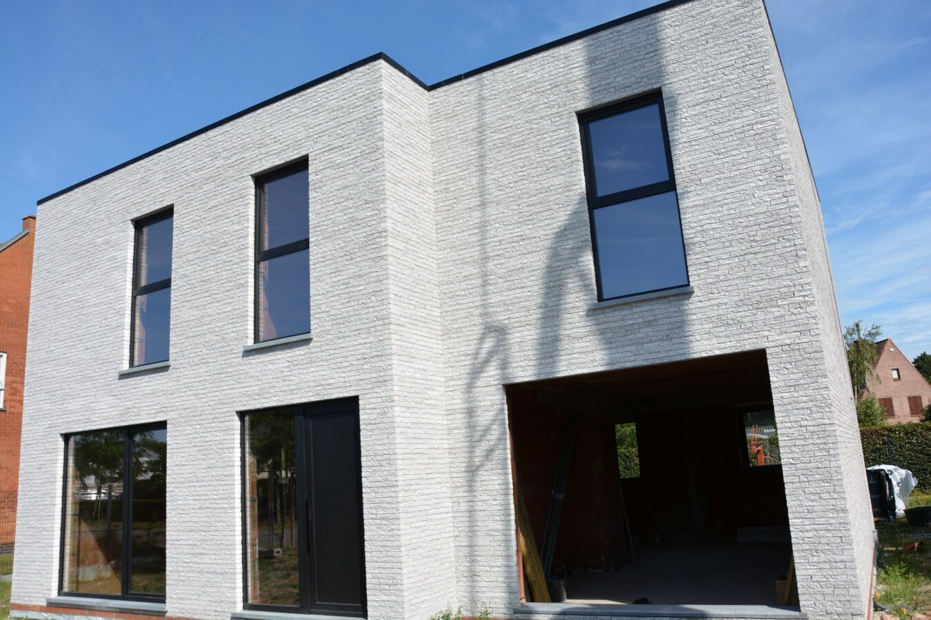 Nieuwbouwwoning op 416 m² – volledig naar eigen smaak af te werken 