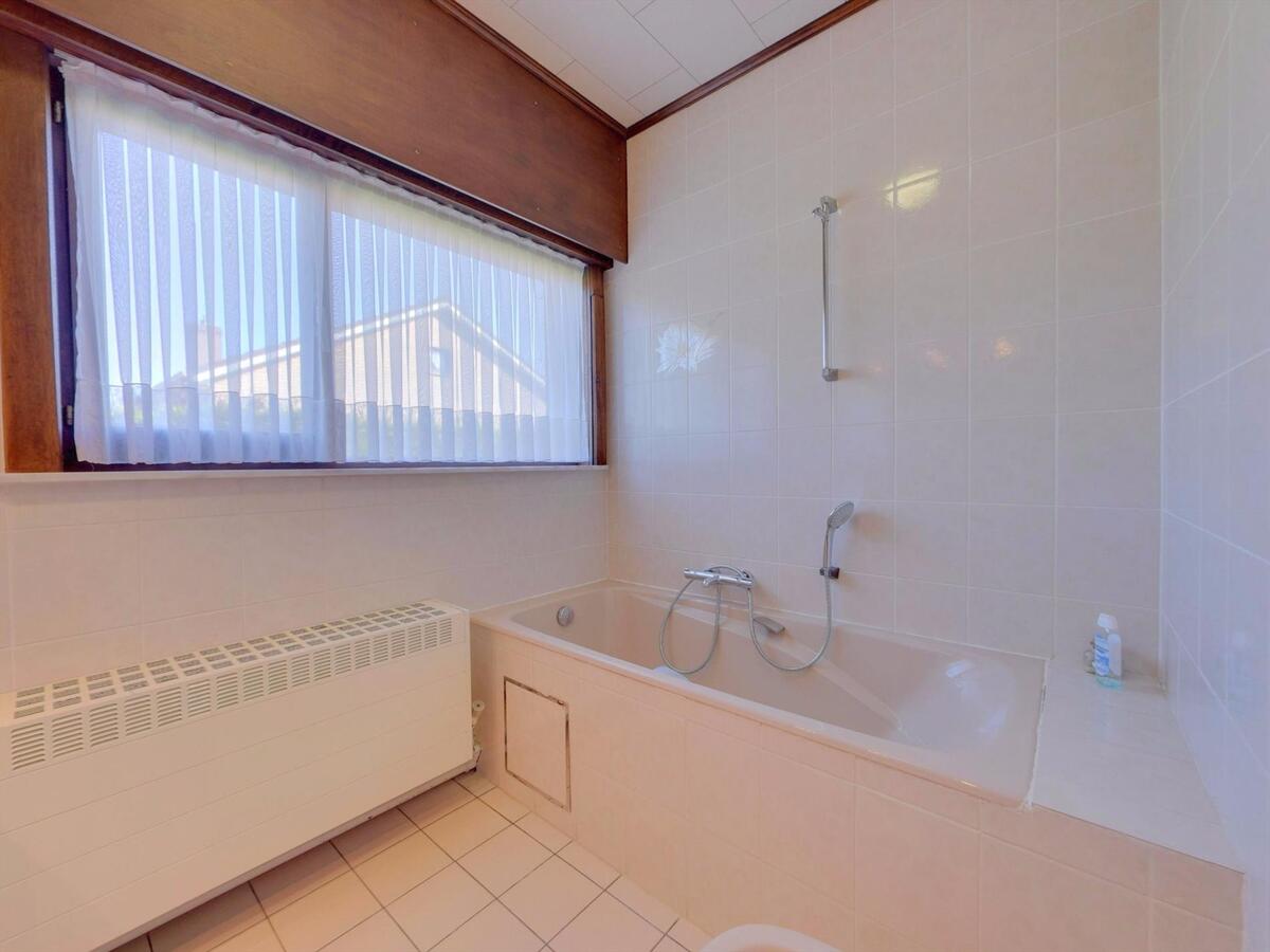 Uitstekend gelegen villa in bungalowstijl 