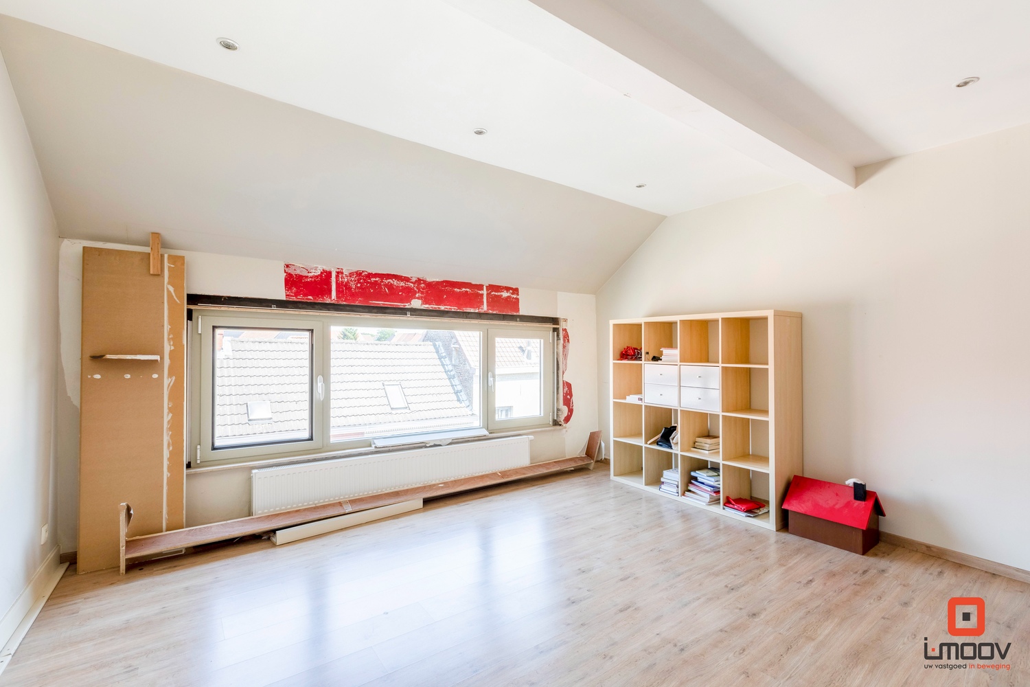 Lichtrijk en instapklare 4 slaapkamer woning 