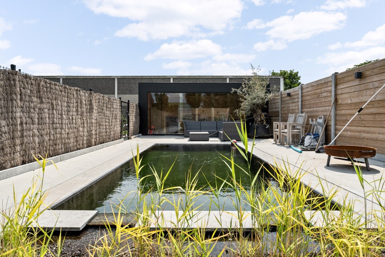 Bedrijfswoning met werkplaats op industrieterrein van Houthulst 