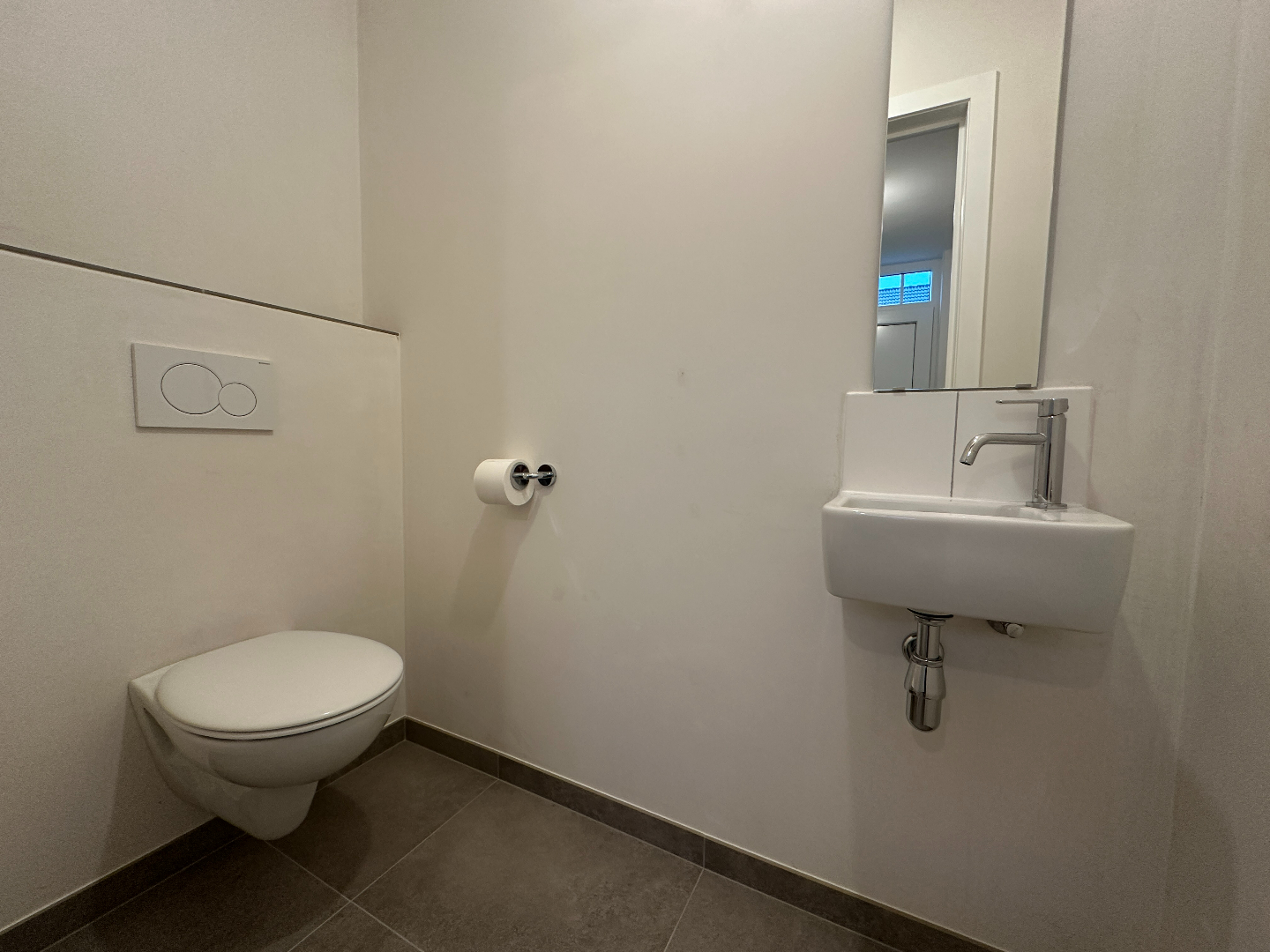 Apart toilet