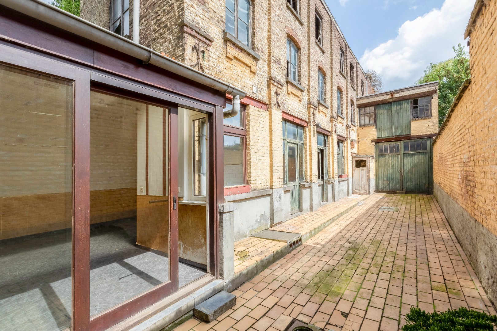 “Te renoveren (erfgoedlening) herenhuis met zelfst. beroepsmogelijkheden. 